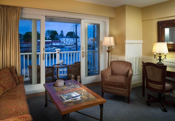 Grand Harbor Inn image 14