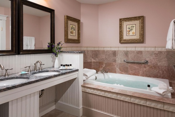 Grand Harbor Inn image 2
